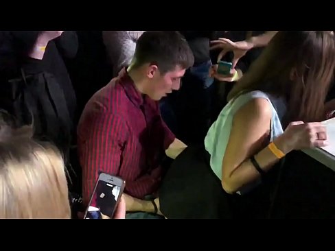 ❤️ Echter Sex in einem russischen Nachtclub. 18-jährige russische Mädchen in den Anus und Vagina gefickt in einem Nachtclub ️ Porn video bei porn de.kanalmoscow.ru ❤